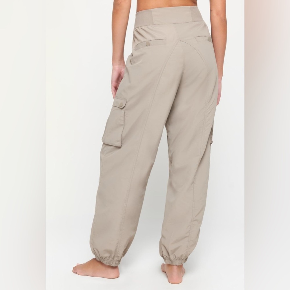 New Spiritual Gangster Taylor Stretch Waist Cargo Pant Taupe Large NEW MSRP $138 - Picture 2 of 9